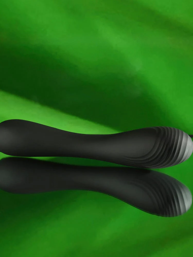 Midnight Magic Black Rechargeable Silicone G-Spot Vibrator - Image 3